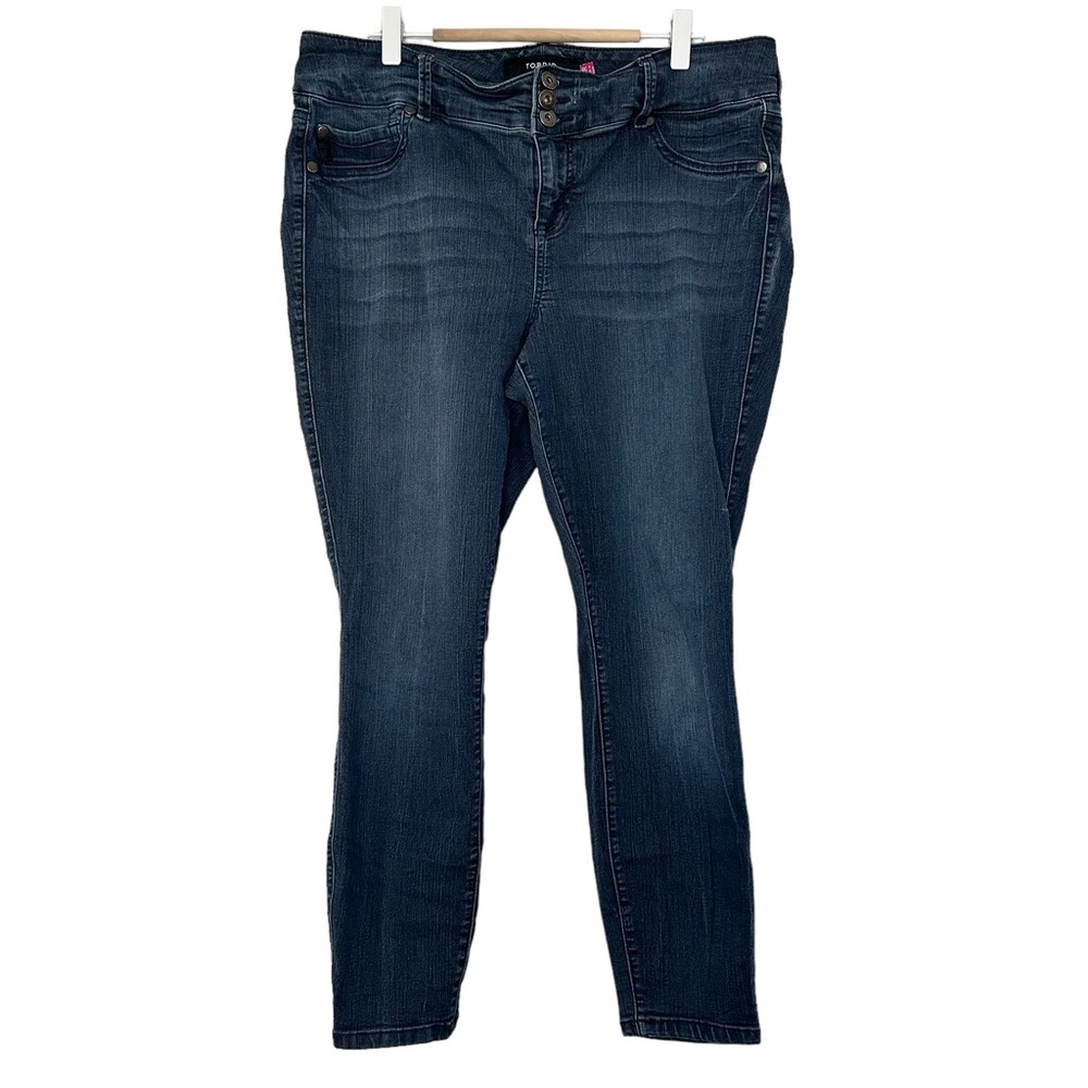 Torrid Denim 3 Button Jegging Stretch Mid Rise Medium Wash Size 18R (E558)